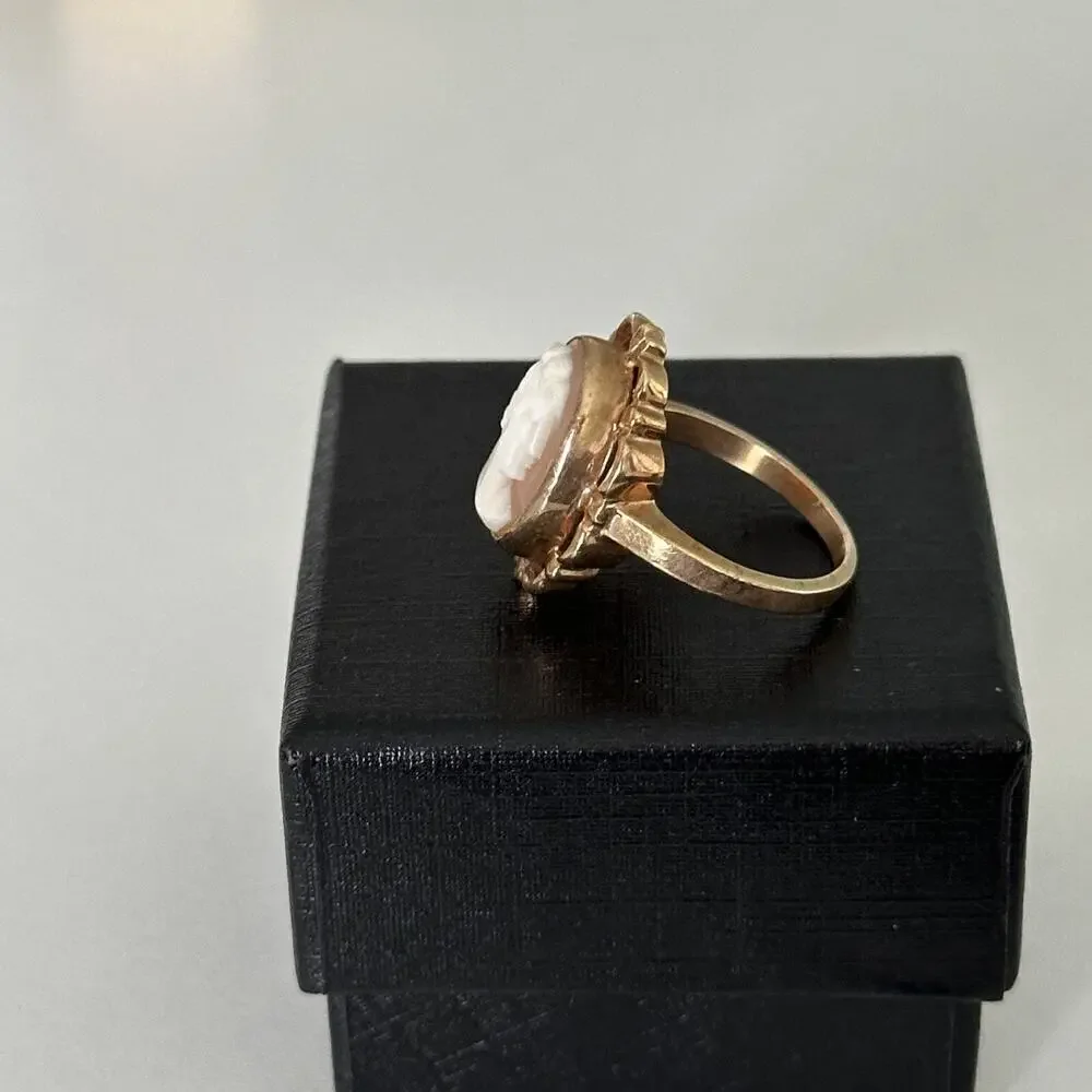 Vintage 10K Yellow Gold Genuine Cameo Shell Hand Carved Ladies Band Ring Size 5